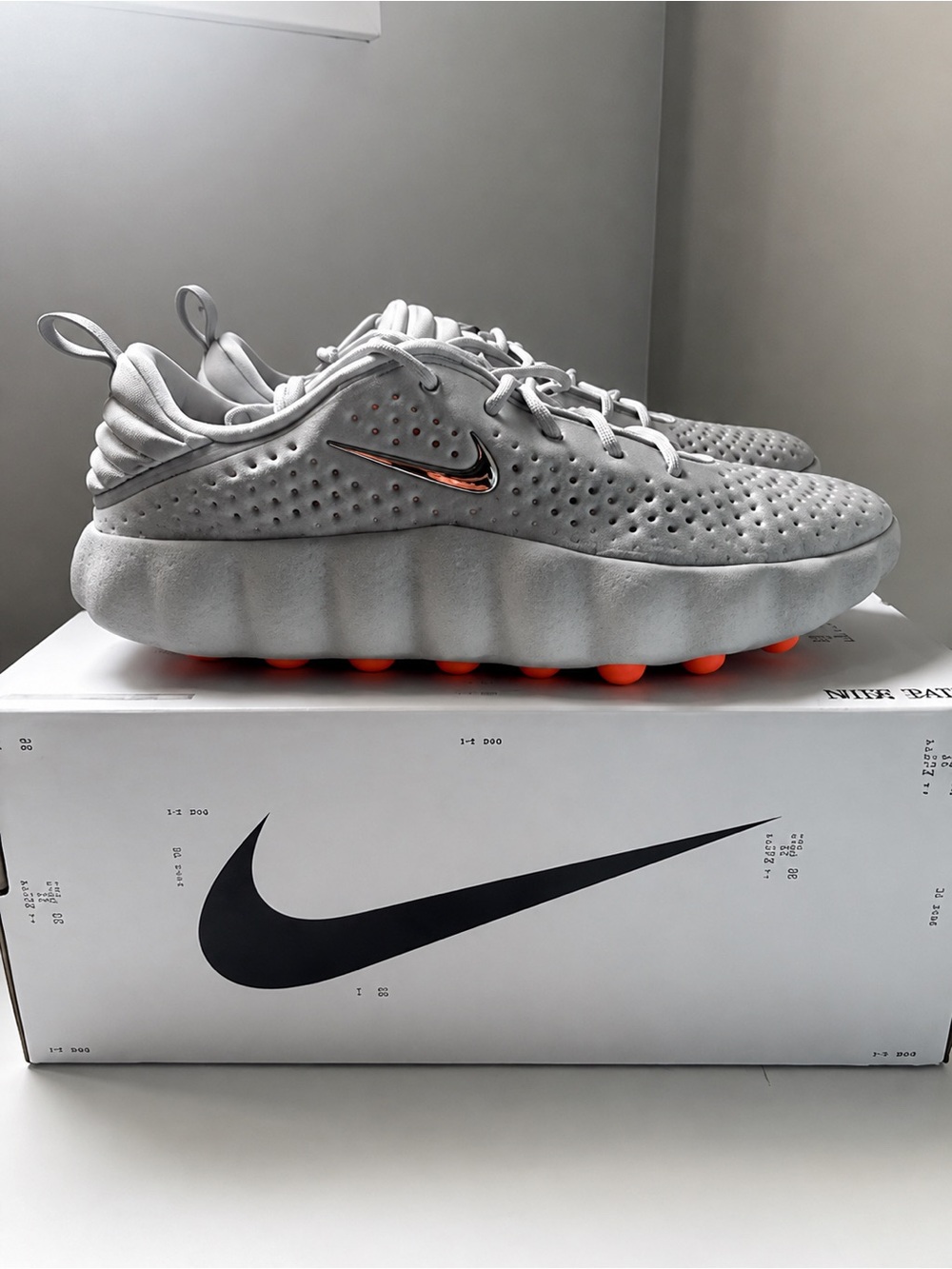 Women's Nike Mind 002 Size US 9.5 Wmns / EU 41